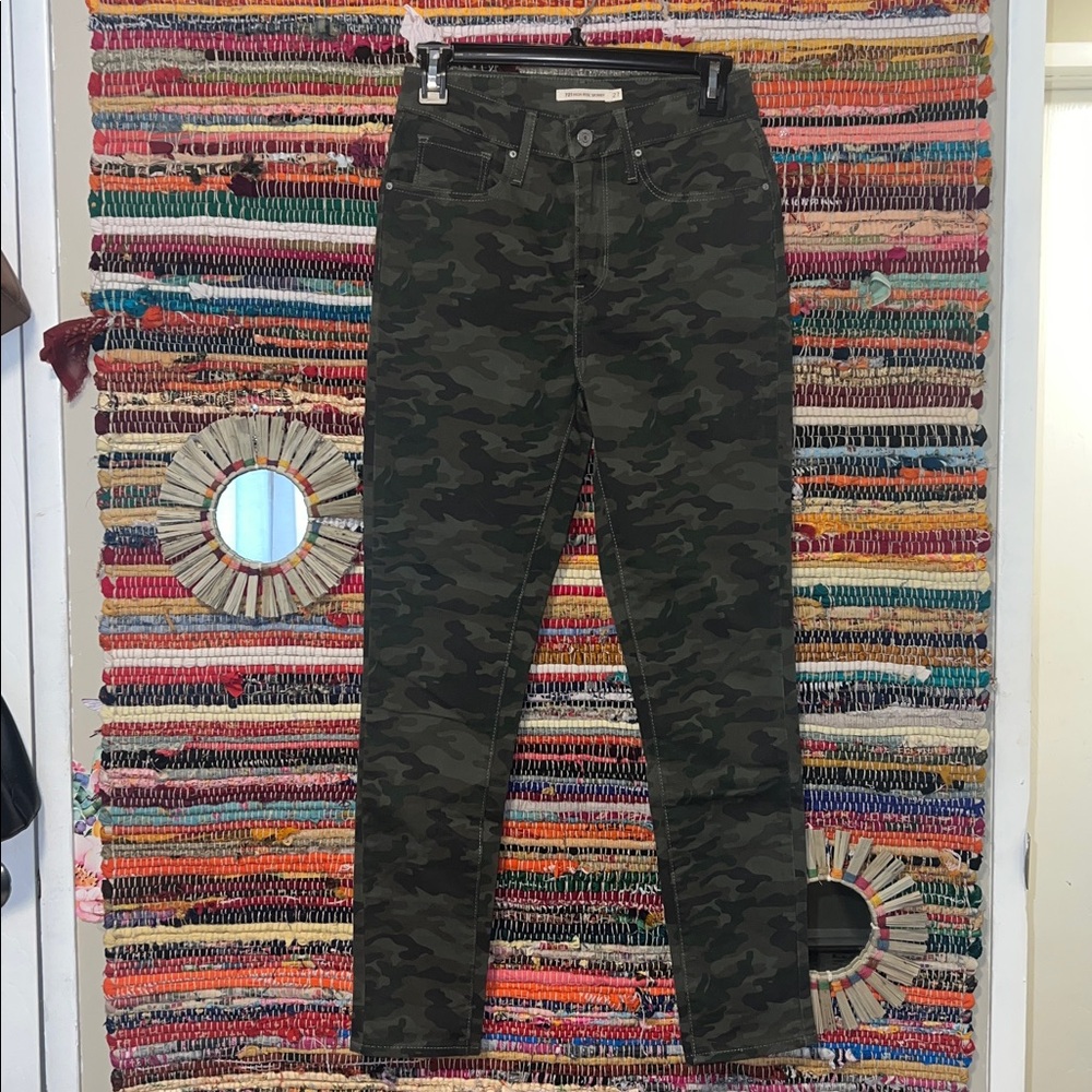 Levi's Camouflage Ankle Pants 721 NWOT